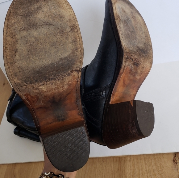 Frye heeled boots size 8.5 with buckles on top and bottom - Picture 13 of 16